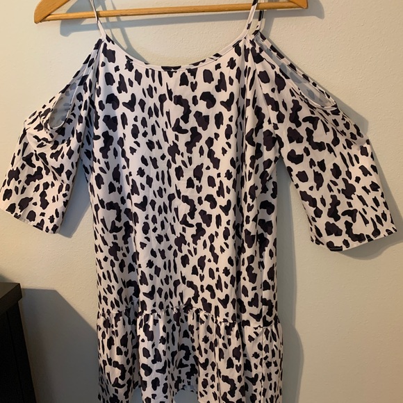 Cold Shoulder Strappy Dress- Ruffled Bottom ( size Large) 37” - Picture 4 of 4